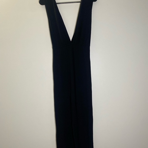 Reformation Dresses & Skirts - Reformation Black Sleeveless V-Neck Maxi Gown